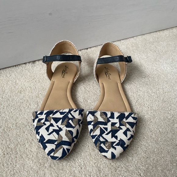 **LUCKY BRAND FLATS** - Picture 2 of 6